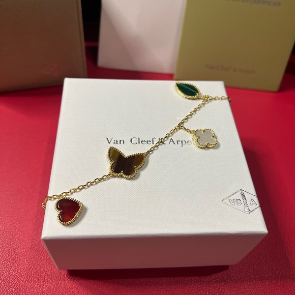 Van Cleef & Arpels Lucky Alhambra 18K Yellow Gold Bracelet - Picture 3 of 3